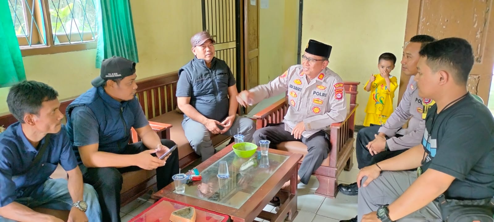 Tampung Aspirasi Masyarakat Desa Sanding Dengan Program Jumat Curhat Polsek Petir Polres Serang
