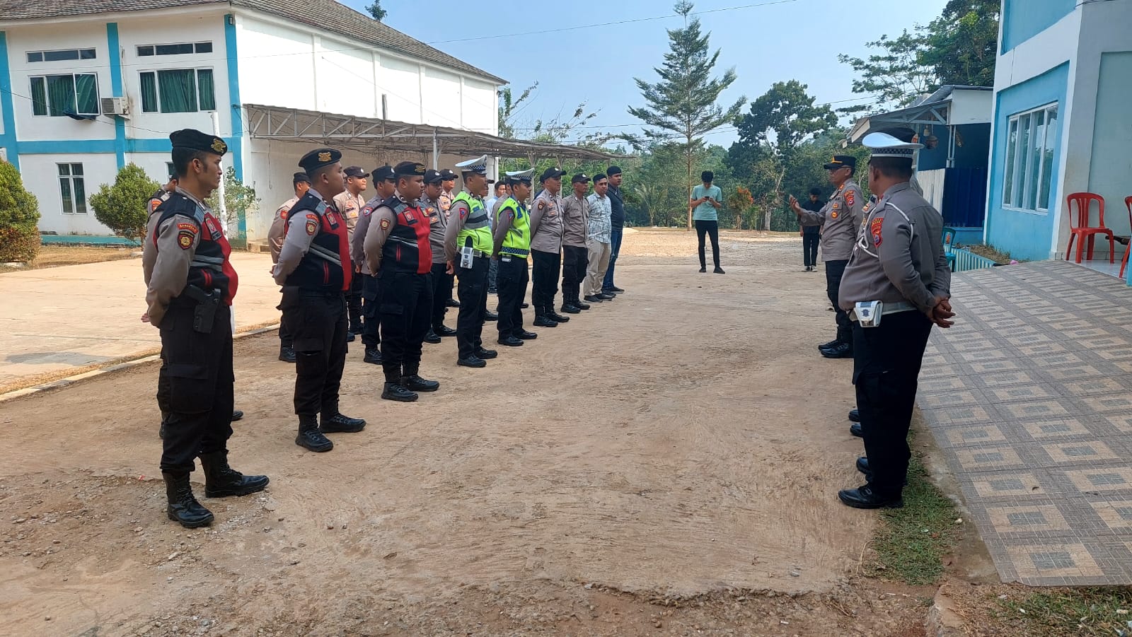 Kapolsek Petir Kapolres Serang Mengambil Apel Pengamanan Kegiatan Festival Pencak Silat Nasional Sohibul Muslimin Cup II