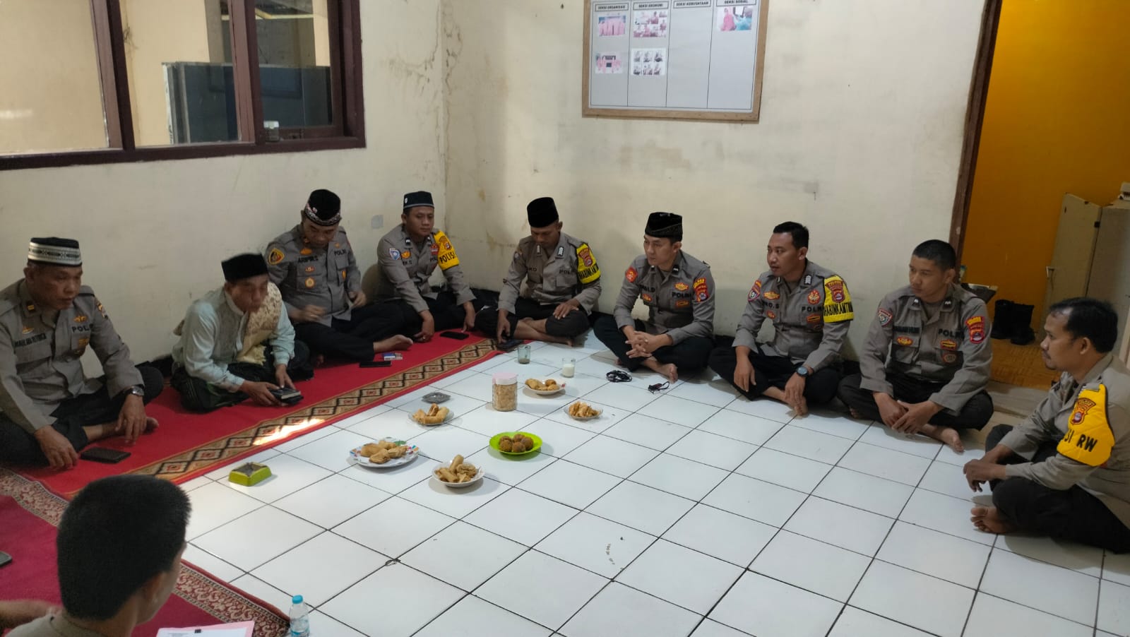 Anggota Polsek Petir Polres Serang Laksanakan Pengajian Rutin Mingguan Dan Binrohtal