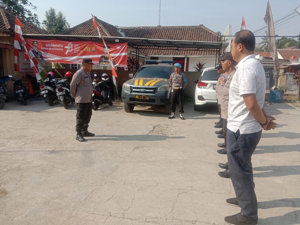 Kapolsubsektor Tunjung Teja Mengambil Apel Pagi dan Cek Anggota Polsek Petir Polres Serang