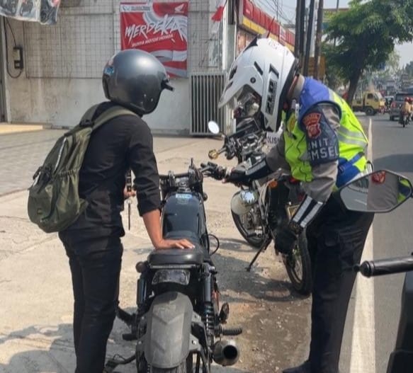Upaya Satlantas Polres Karawang, Tertibkan Knalpot Brong di Jalan Raya