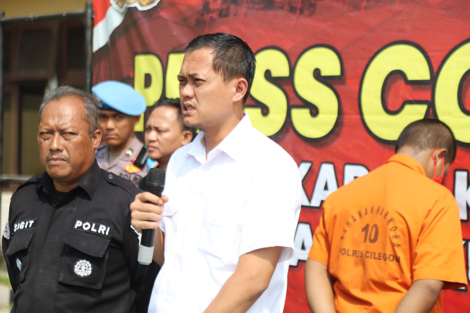 Satresnarkoba Polres Cilegon Polda Banten Amankan 1 Orang Pengedar Narkotika Jenis Tembakau Gorila / Sinte.