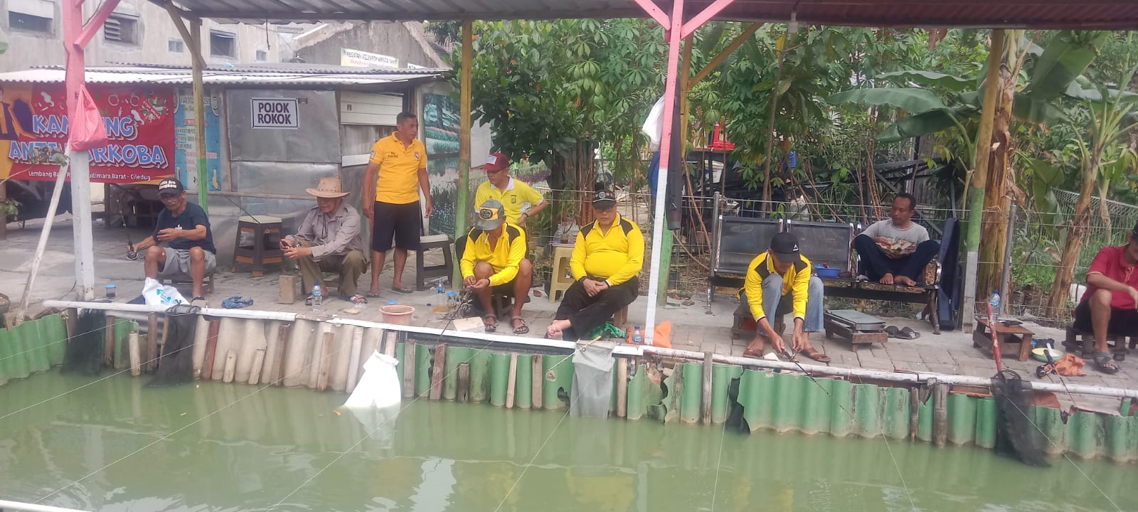 Kapolres Metro Tangerang Kota Berikan Ikan Nila untuk Masyarakat Kampung Tangguh Bebas Narkoba RW 09