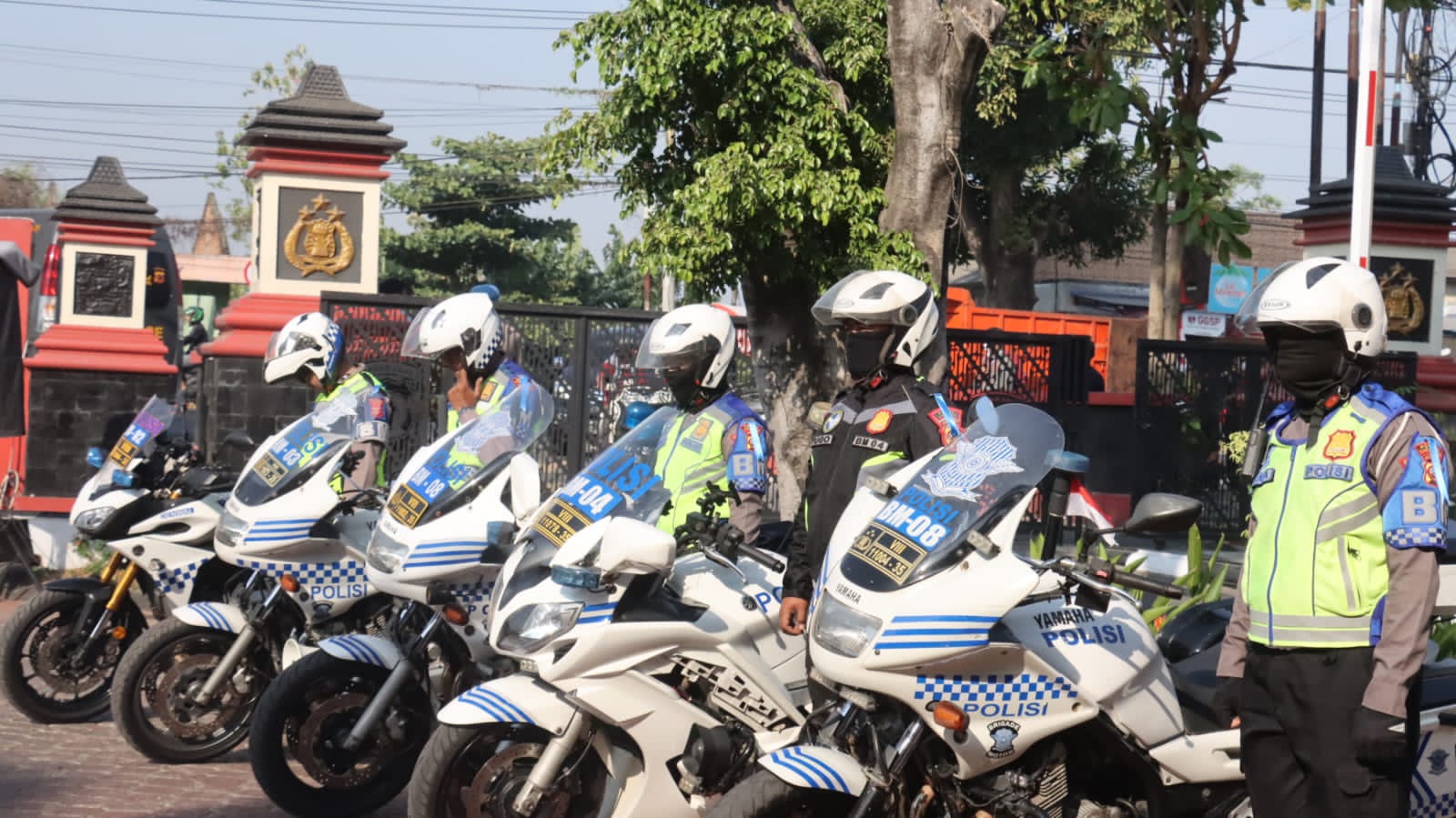 Polres Karawang Laksanakan Apel Gelar Pasukan Ops Zebra Lodaya 2023