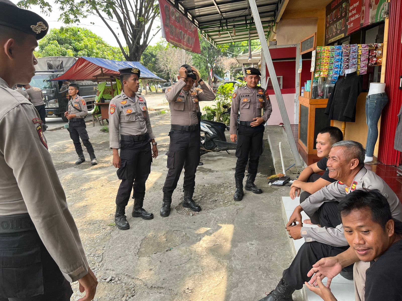 Sat Samapta Polres Karawang Laksanakan Patroli di daerah Rawan Tawuran Antar Pelajar di jam Pulang Sekolah