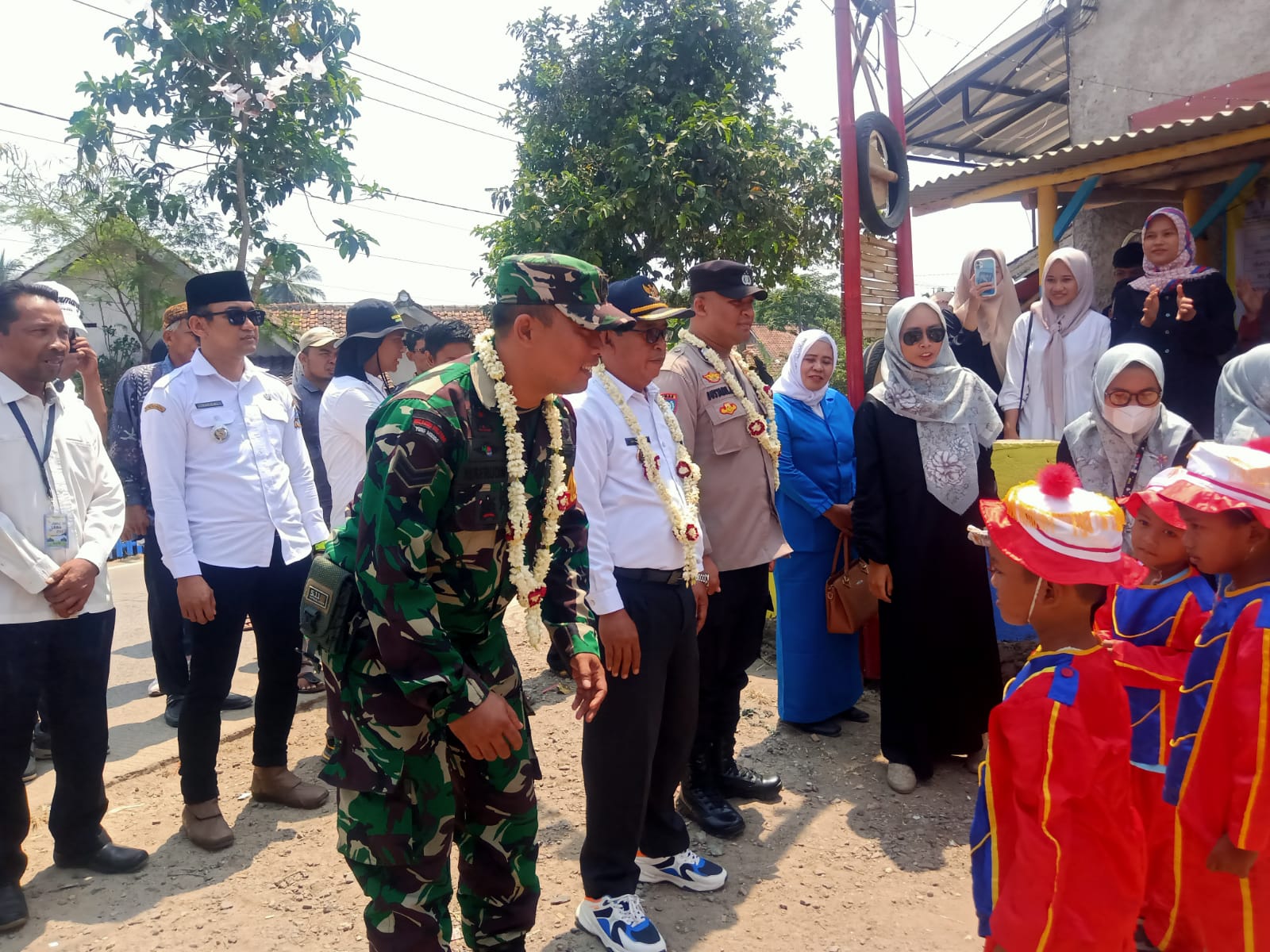 Tim Juri LKBA Tahun 2023 Menilai Desa Tambiluk Yang Didampingi Bhabinkamtibmas Polsek Petir Polres Serang