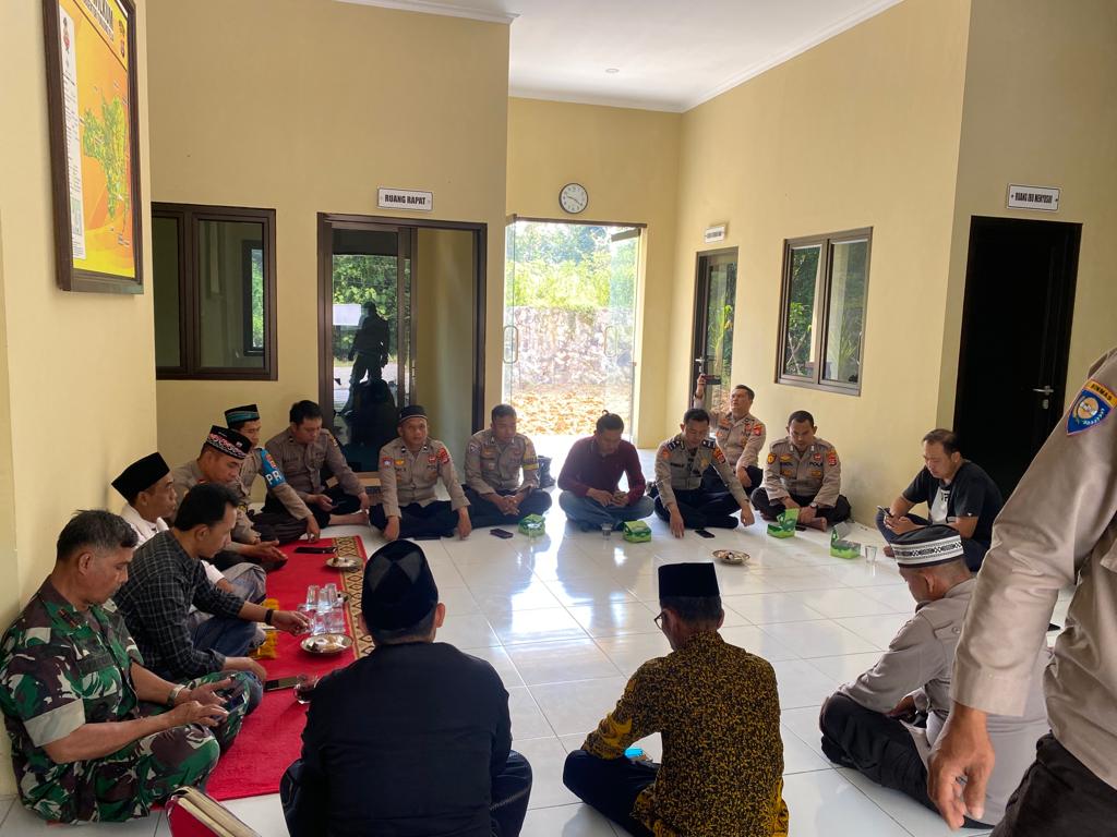 Anggota Polsek Petir Polres Serang Laksanakan Pengajian Rutin Mingguan Dan Binrohtal