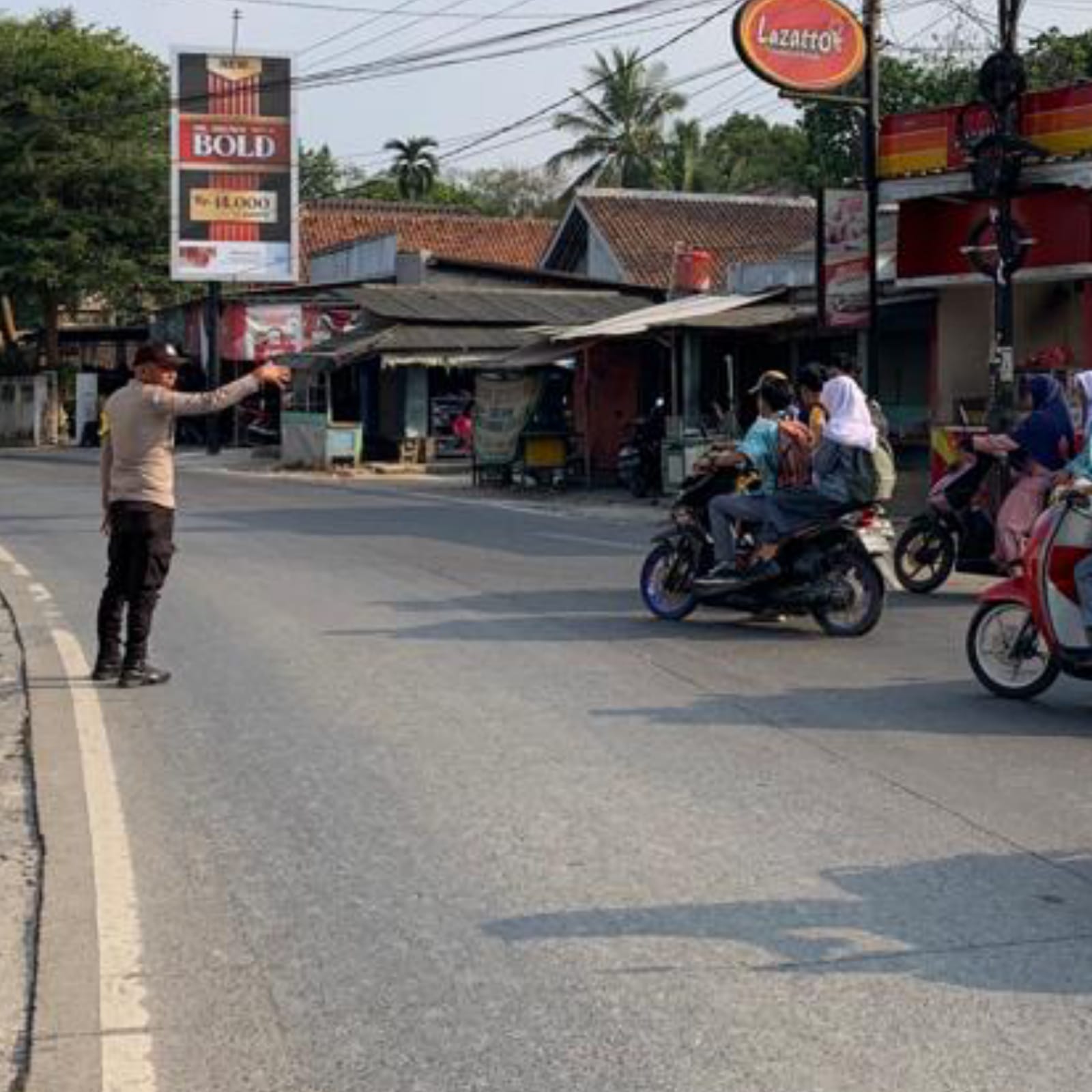 Hadirnya Anggota Polsek Petir Polres Serang Ditengah Masyarakat