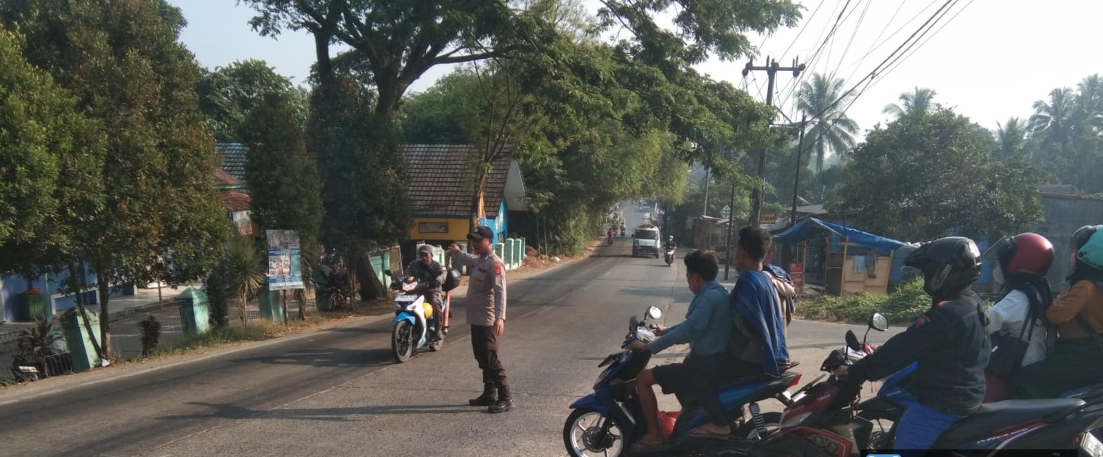 Berikan Pelayanan Terbaik Dengan Strong Point Pagi, Hadirnya Anggota Polsek Petir Polres Serang Ditengah Masyarakat