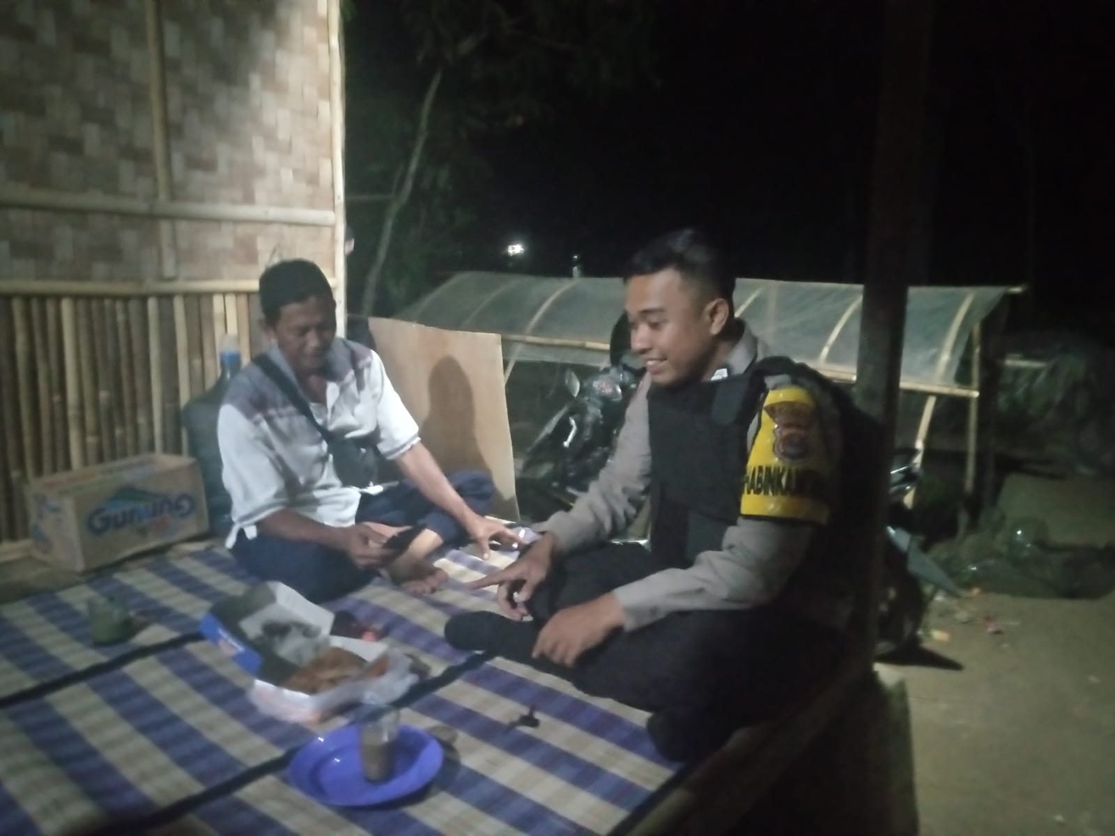Binkamsa dan Mengontrol Warga Yang Siskambling Oleh Bhabinkamtibmas Polsek Petir Polres Serang Didesa Binaannya