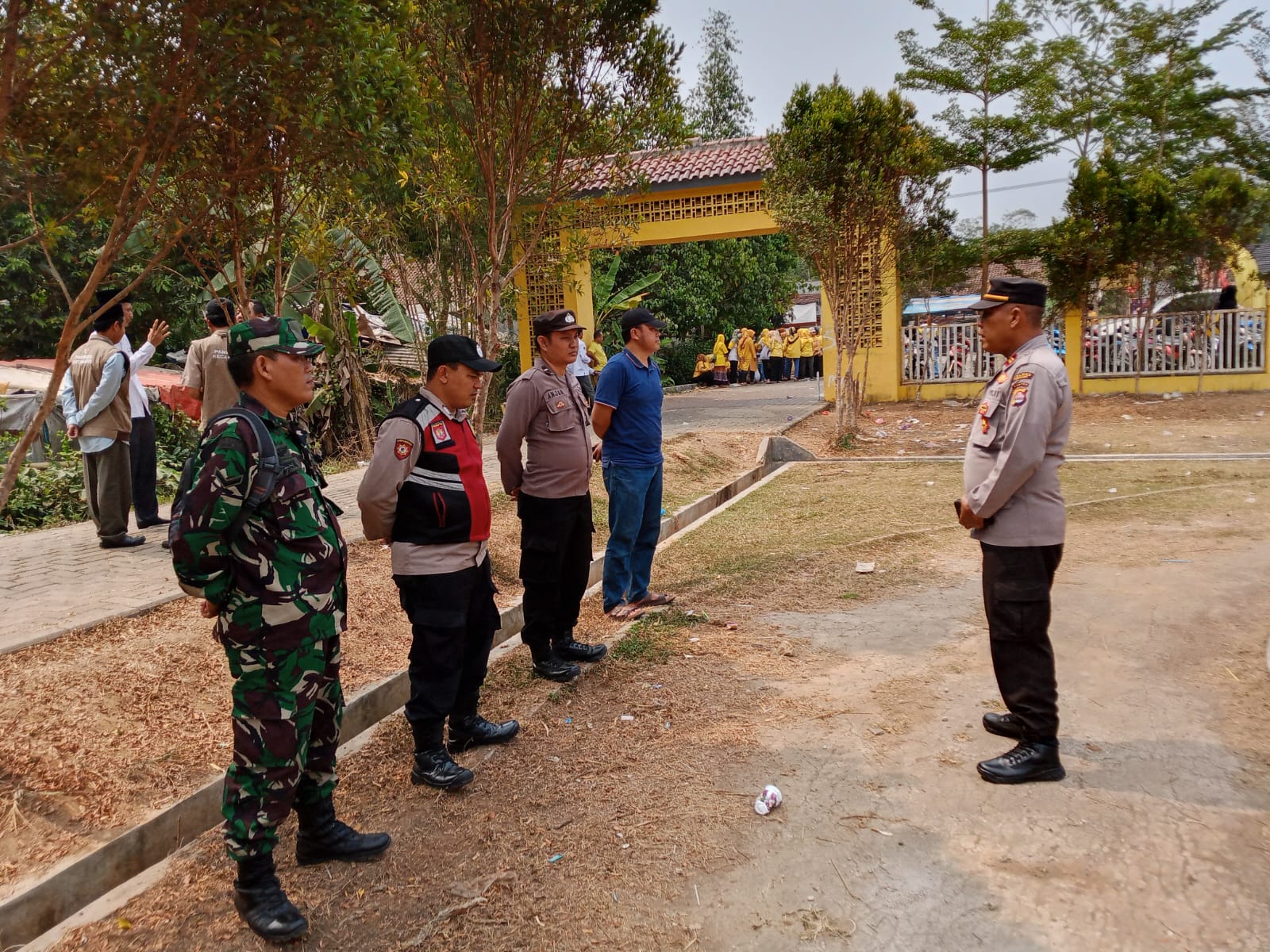 Kapolsubsektor Tunjung Teja Polres Serang Apel Anggota Pengamanan Karnaval Kirab Pemilu Tahun 2024 Dapil 3 Kab. Serang