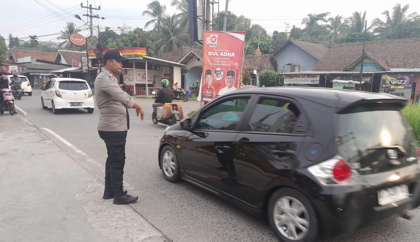 Berikan Pelayanan Terbaik Dengan Strong Point Pagi, Hadirnya Anggota Polsek Petir Polres Serang Ditengah Masyarakat