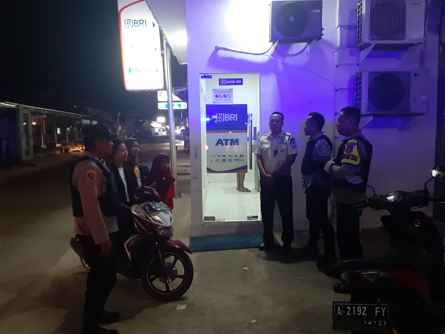 Blue Light Patrol Samapta Polsek Petir Polres Serang Melaksanakan Patroli Dialogis KRYD Diobjek Vital Perbankan