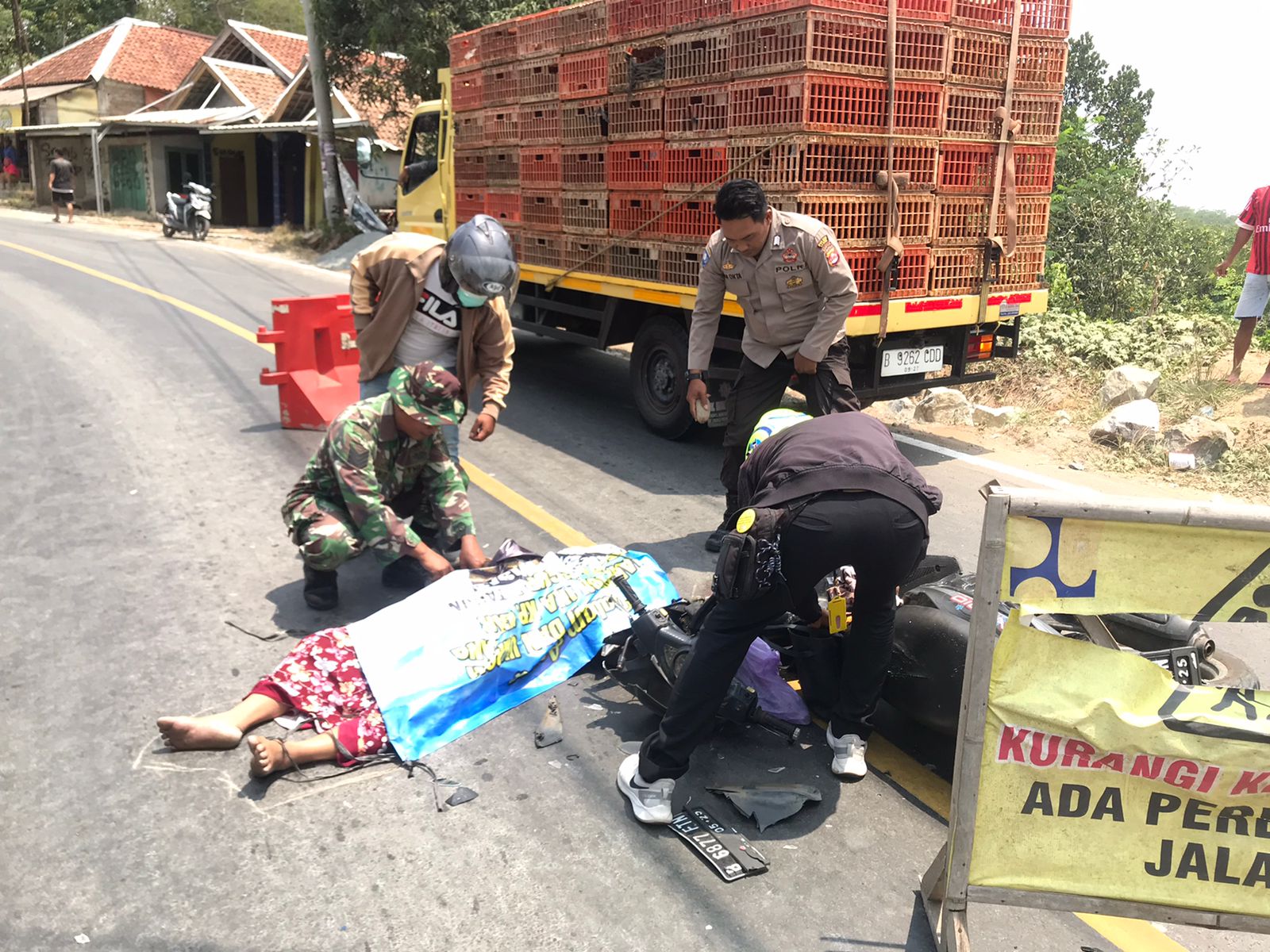 Polsek Sajira Polres Lebak Cek TKP Laka Lantas Yang Menyebabkan Korban Jiwa