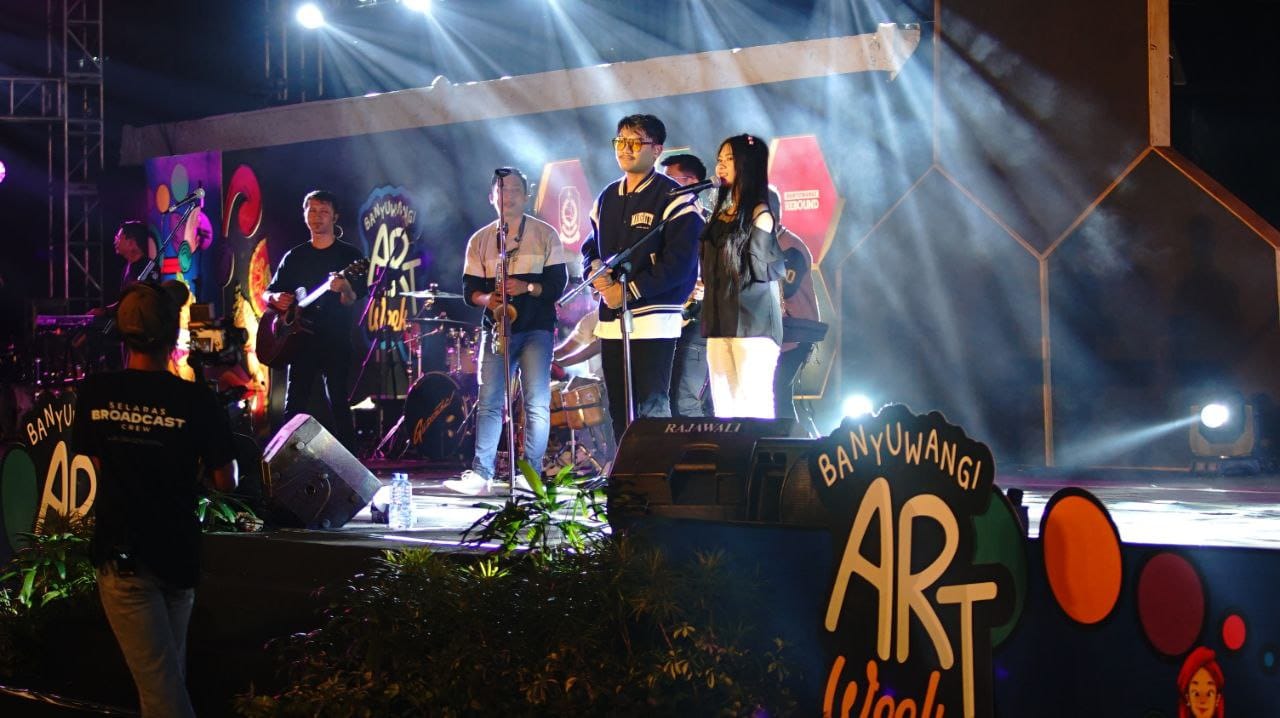 Penyanyi Muda Gilga Sahid Mengetarkan Panggung Banyuwangi Art Week