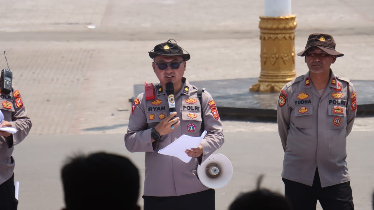Polres Karawang Gelar Simulasi Sispamkota Dalam Rangka Pam Pemilu 2024