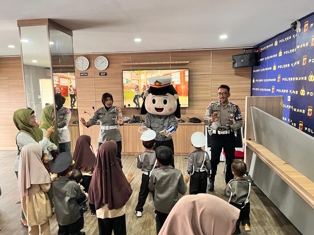 Satlantas Polres Karawang Sajikan Keseruan pada Polisi Sahabat Anak