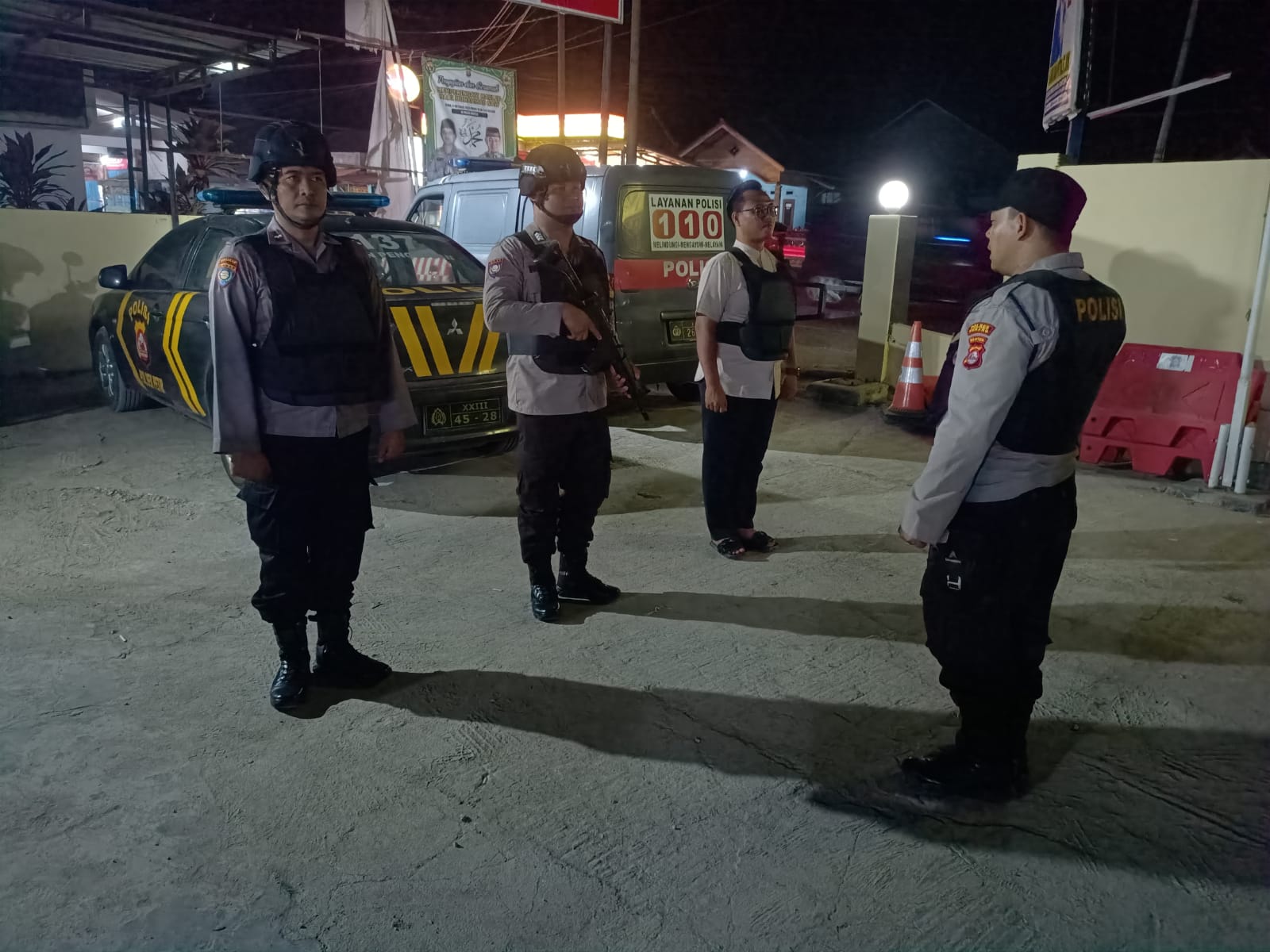 Kanit Samapta Polsek Petir Selaku Piket Pawas Gelar Sispam Mako Dalam Antisipasi Gangguan Keamanan Dan Kriminalitas
