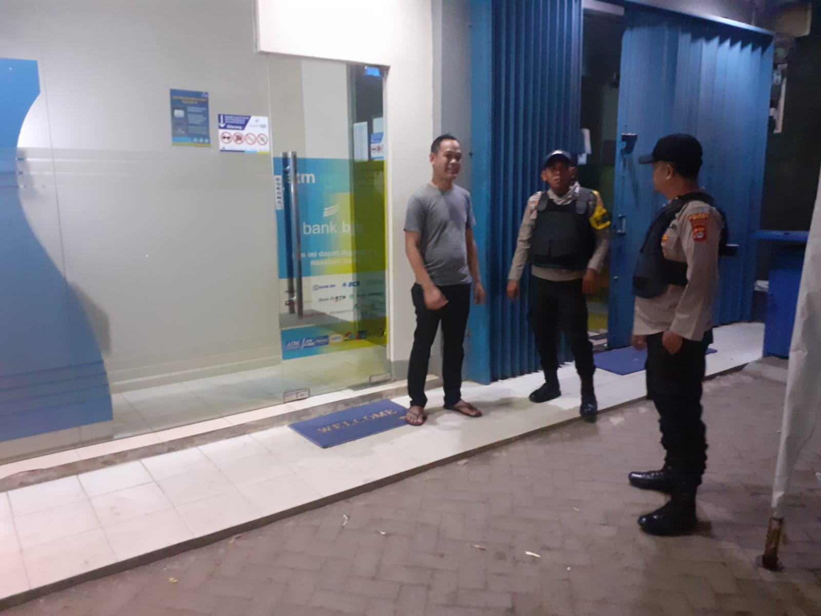 Blue Light Patrol Samapta Polsek Petir Melaksanakan Patroli Dialogis KRYD Diobjek Vital Dan Pertokoan