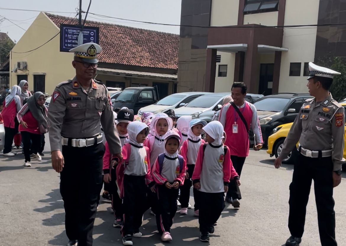 Upaya Satlantas Polres Karawang Bina Karakter Disiplin Berlalu Lintas Sejak Usia Dini