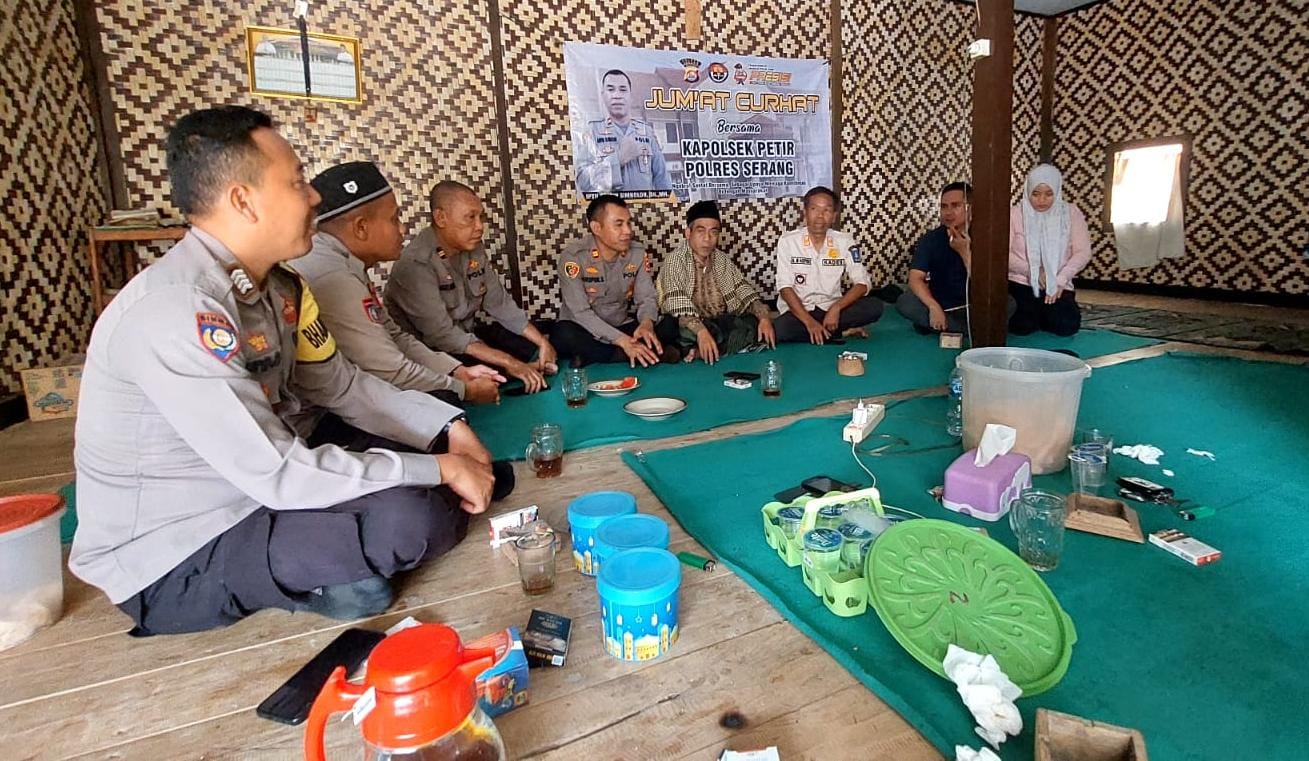 Kapolsek Petir Tampung Aspirasi Masyarakat Dengan Giat Jumat Curhat Presisi Polres Serang