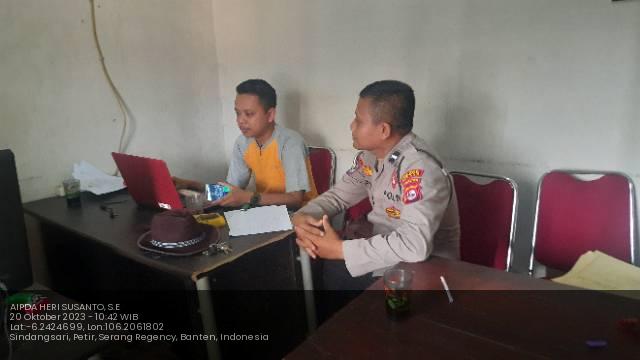 Sambang Polisi RW Selaku Kanit Binmas Polsek Petir Kewarga Binaan Dalam Menyampaikan Pesan Kamtibmas