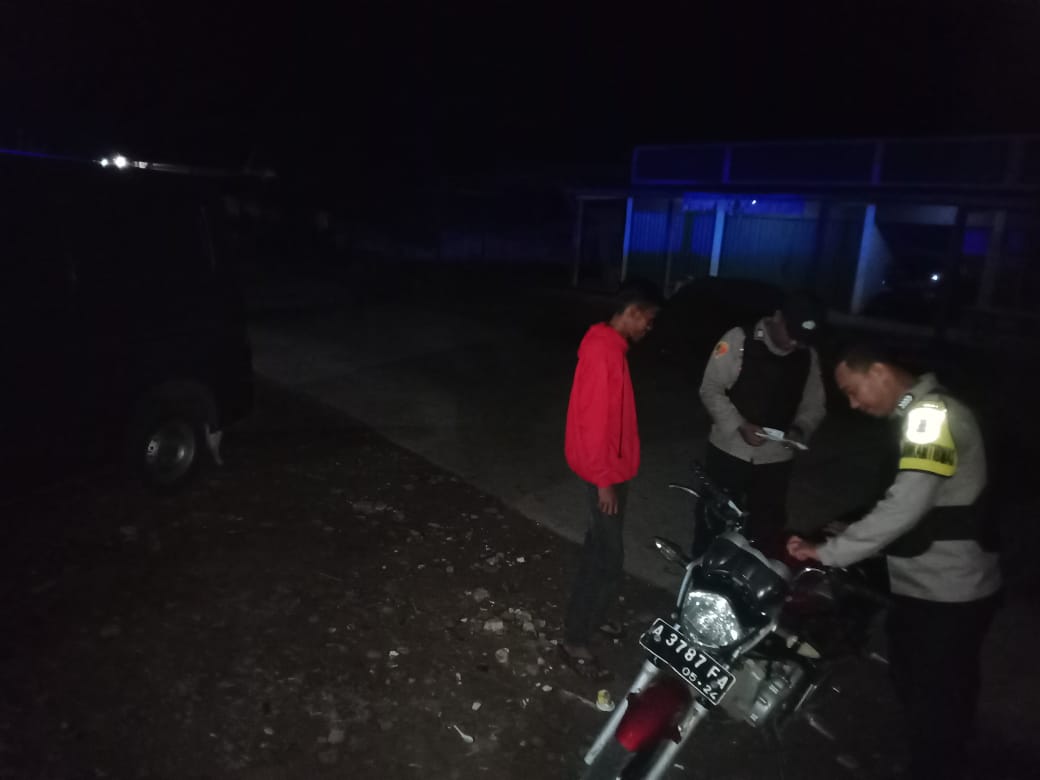 Tekan Guantibmas Secara Pre-entif dan Preventif Dengan Patroli Dialogis KRYD Anggota Polsek Petir Polres Serang