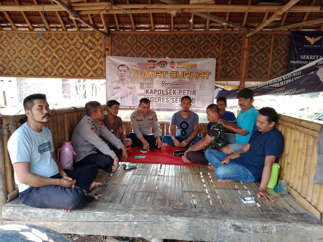 Obrolan Santai Dalam Menampung Aspirasi Masyarakat Melalui Jumat Curhat Presisi Polsek Petir Polres Serang