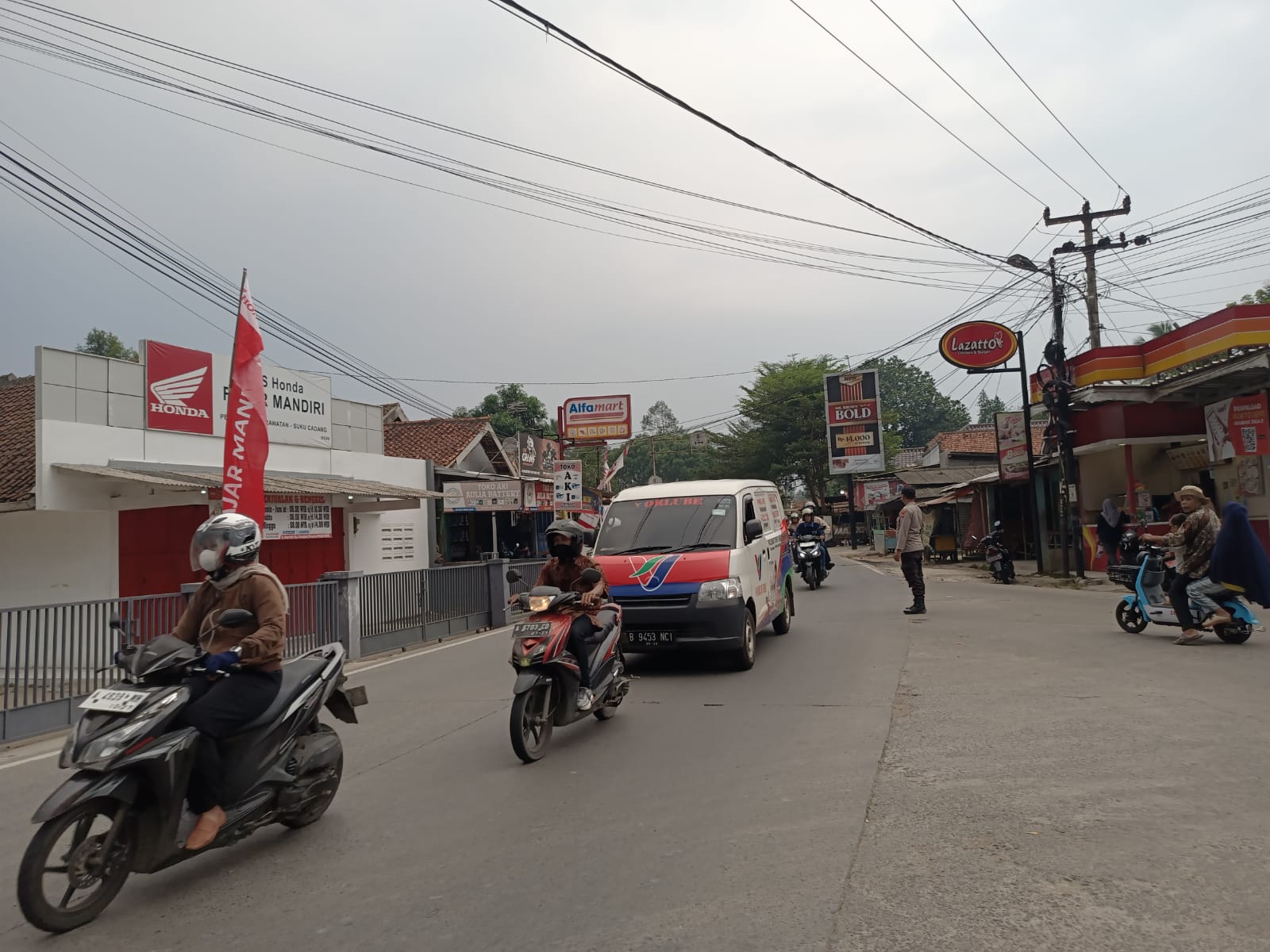 Berikan Kenyamanan Bagi Pengguna Jalan Raya Dengan Strong Point Pagi Polsek Petir Polres Serang