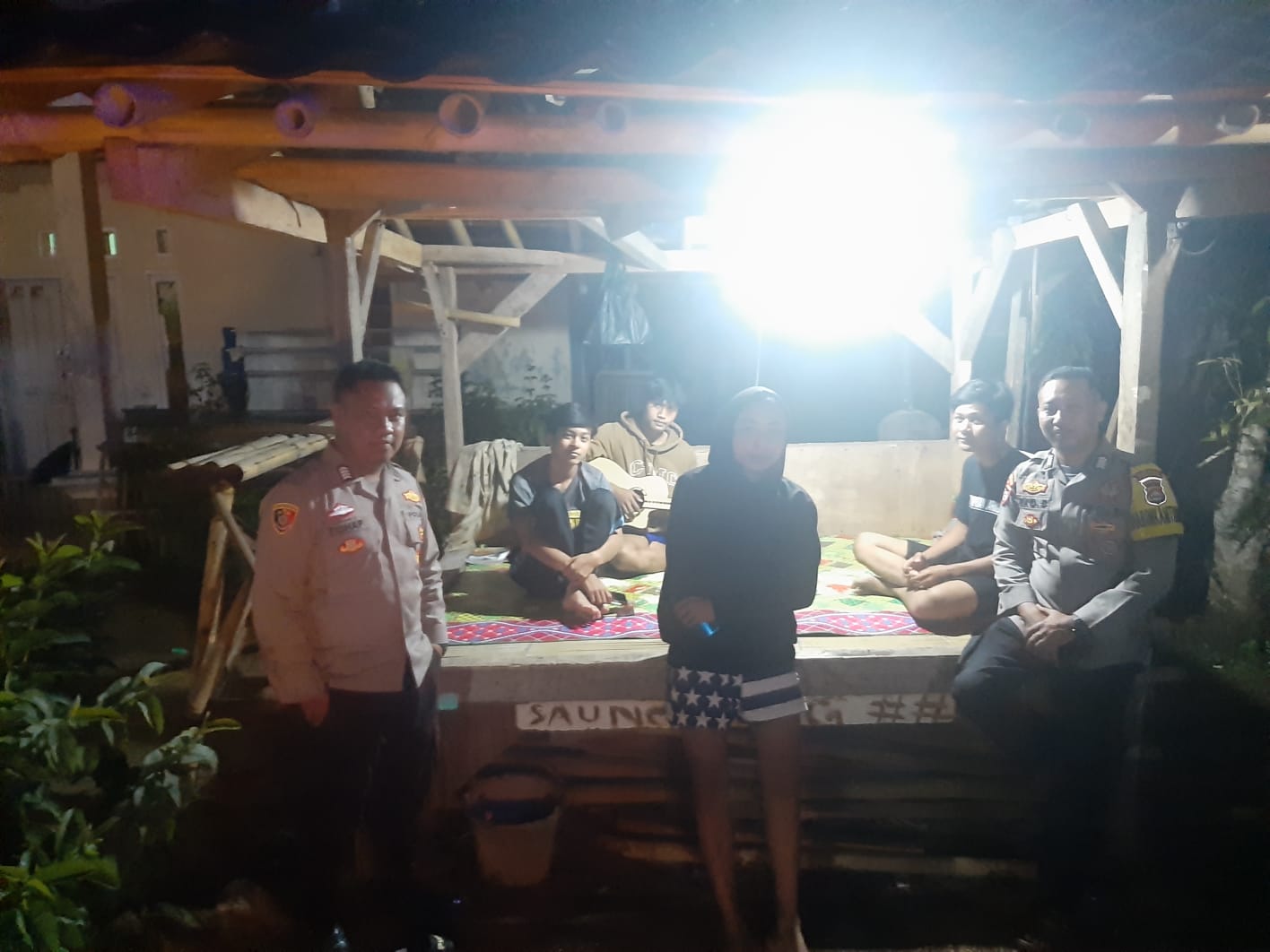 Beri Himbauan Kamtibmas Ke Masyarakat Yang Ronda Oleh Bhabinkamtibmas Polsek Petir Polres Serang