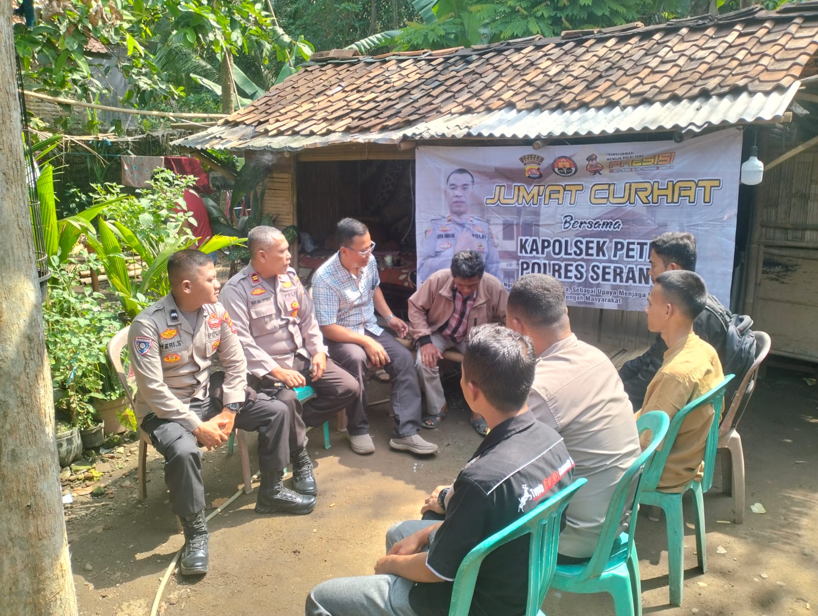 Obrolan Santai Dalam Menyerap Aspirasi Masyarakat Melalui Jumat Curhat Presisi Polsek Petir Polres Serang