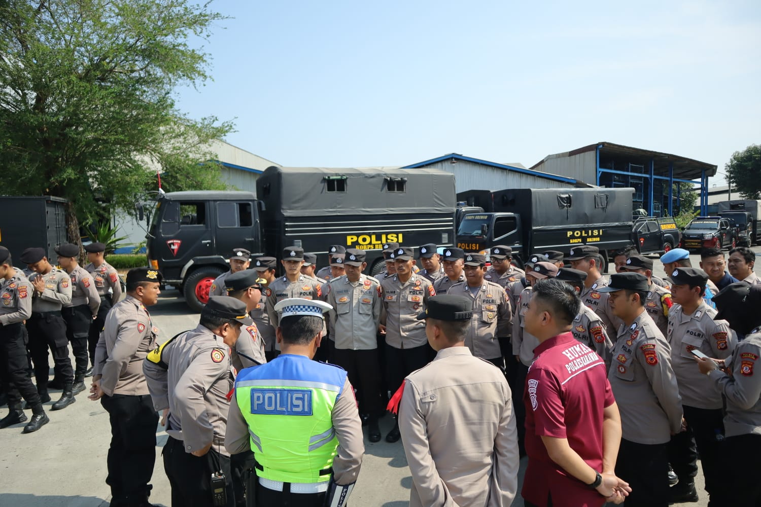 Polres Karawang Gelar PAM Unras Aliansi LSM dan Ormas Kab. Karawang ke PT. H-One Koge Prima Auto Technologies Indonesia 