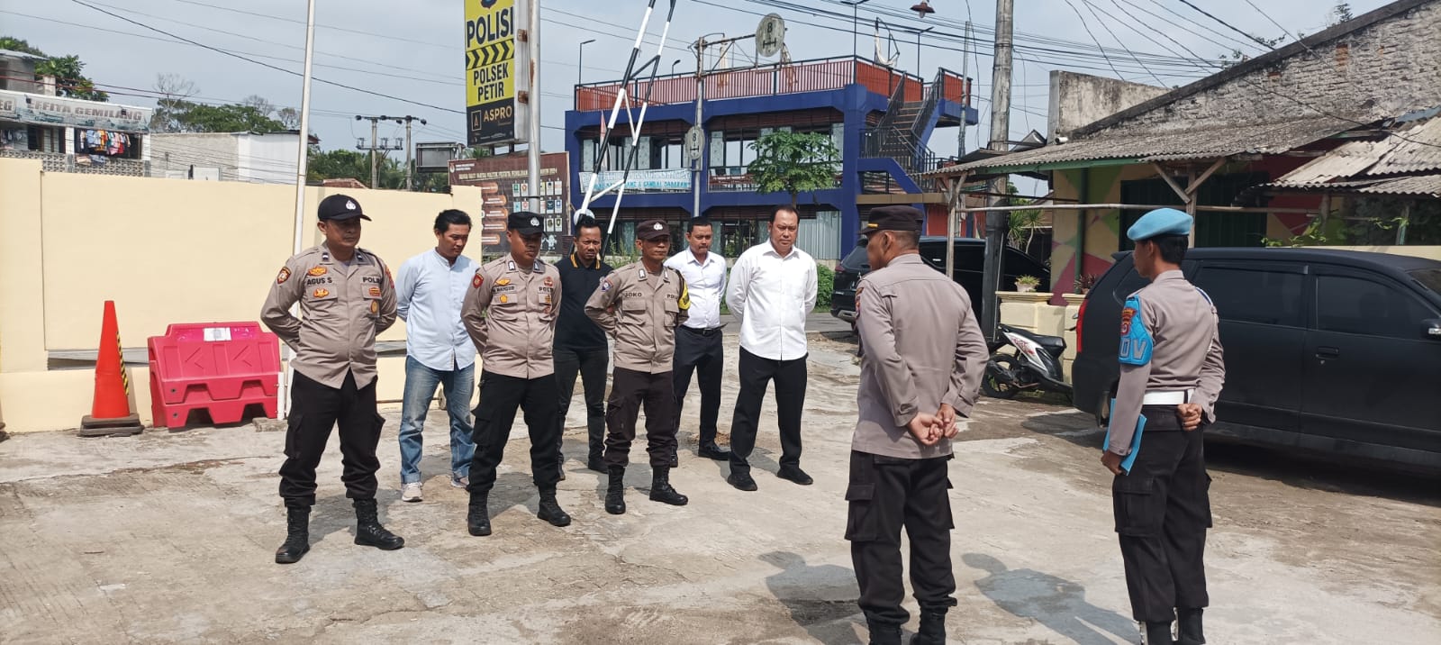 Awali Tugas Dengan Doa Apel Pagi Dan Arahan Pimpinan Dihalaman Mako Polsek Petir Polres Serang