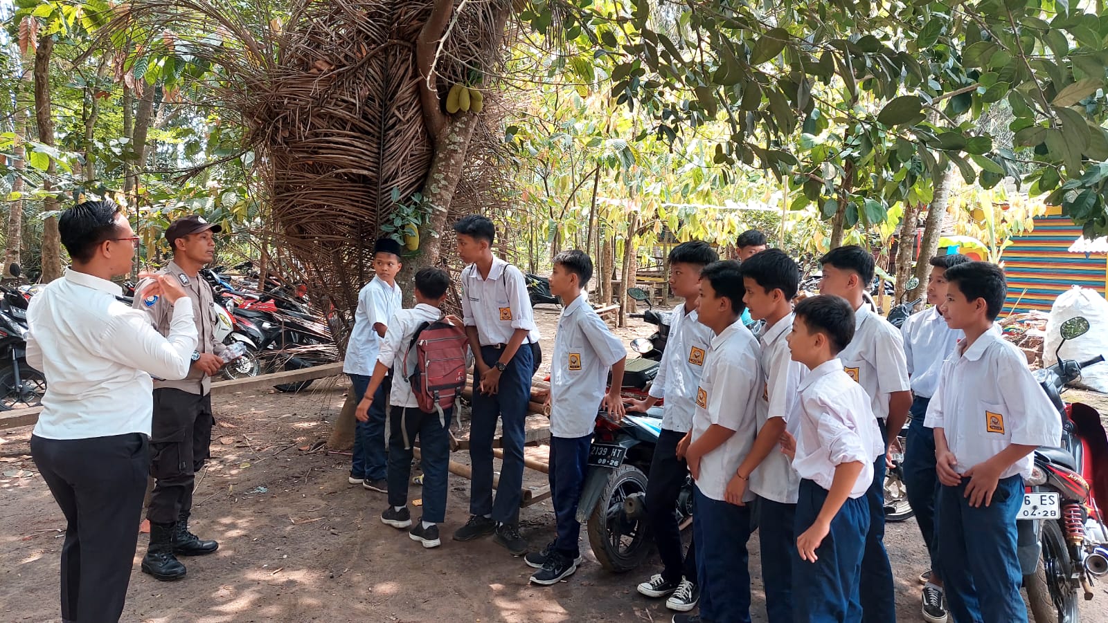 Cegah Tawuran Antar Pelajar Disiang Hari Patroli Dialogis KRYD Anggota Polsek Petir Polres Serang