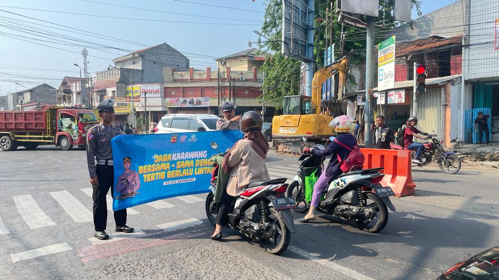 Ops Mantap Brata, Satlantas Polres Karawang Kampanyekan Tertib Berlalu Lintas