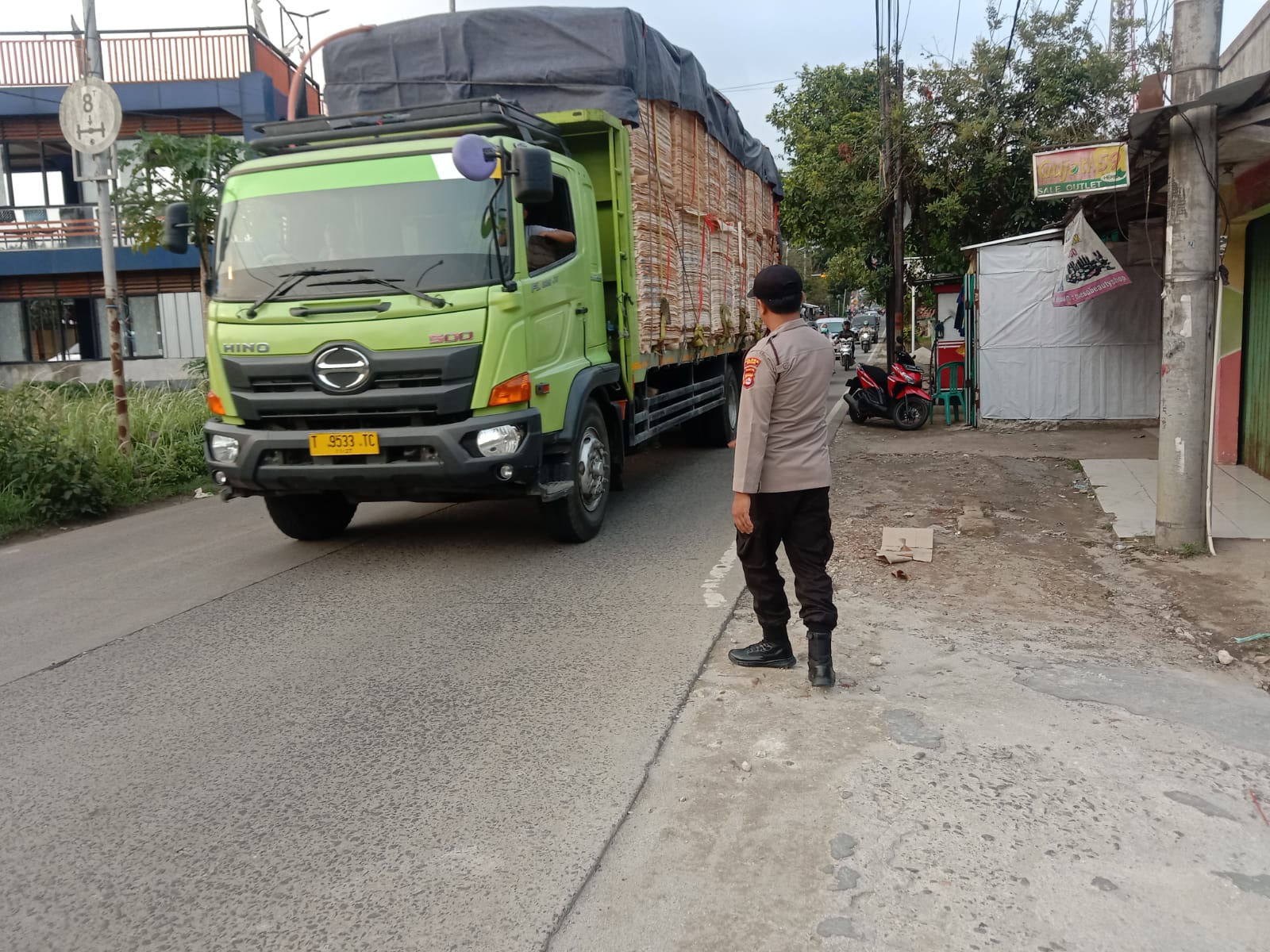 KA SPK Polsek Petir Polres Serang Berikan Kelancaran Arus Lalin Dengan Strong Poin Pagi