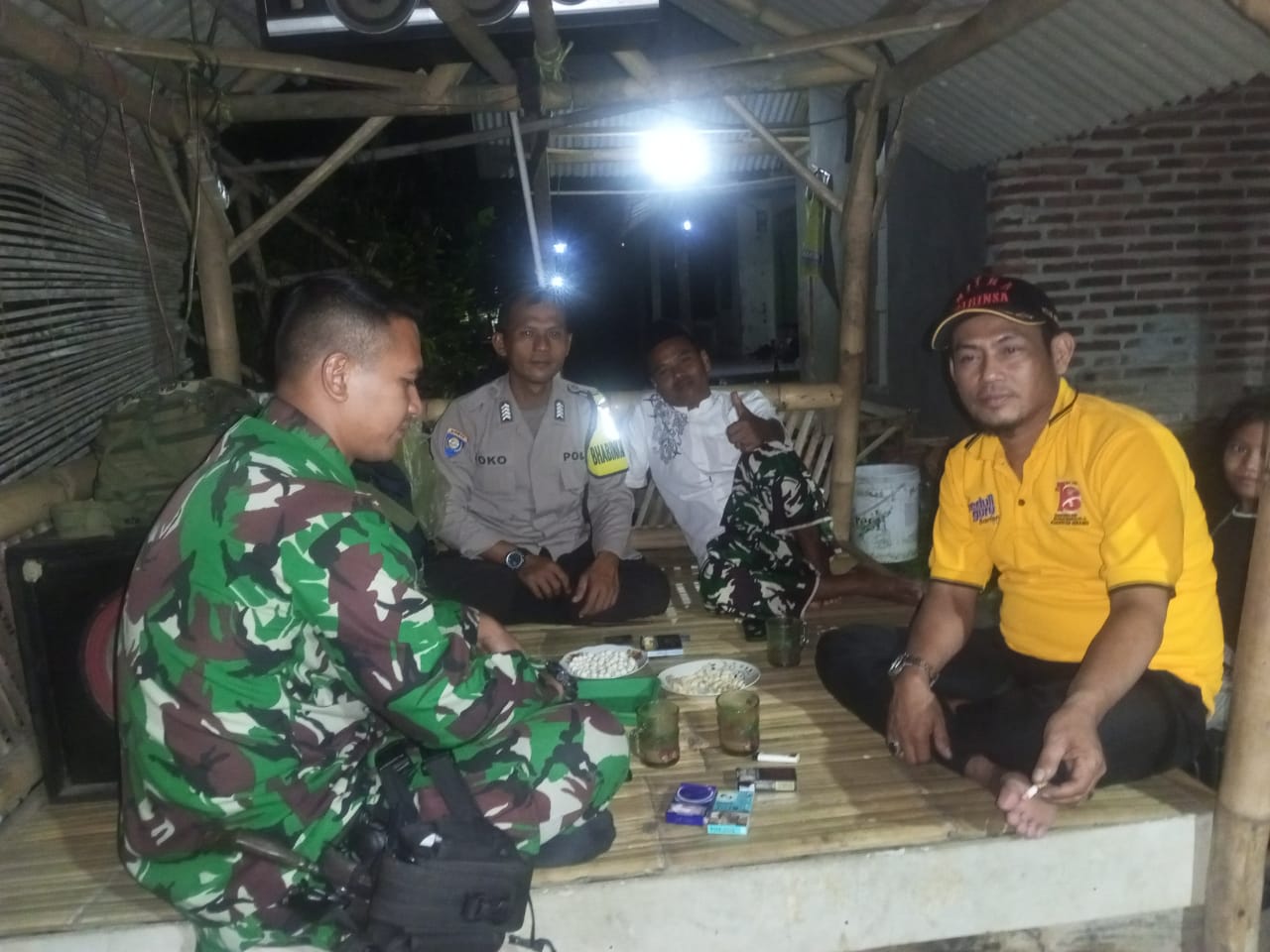 Sinergitas TNI – Polri Dalam Cooling System Memberikan Pesan Kamtibmas Hadapi Pemilu 2024 Oleh Bhabinkamtibmas Polsek Petir Polres Serang
