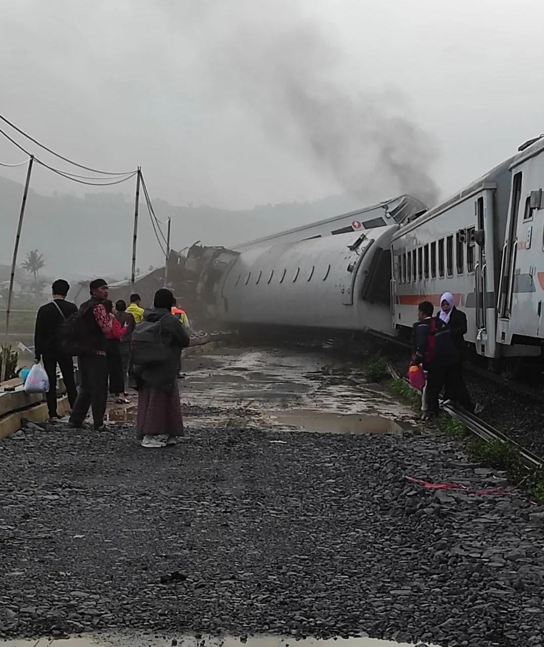 Terjadi Musibah Tabrakan Melibatkan Dua Kereta Api,Tidak Jauh Dari Satsiun Cicalengka, Bandung