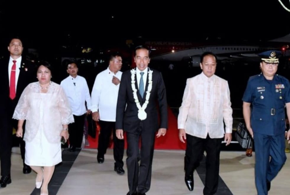 Presiden Jokowi Berserta Rombongan Terbatas Tiba di Colonel Jesus Villamor Air Base, Manila, Filipina
