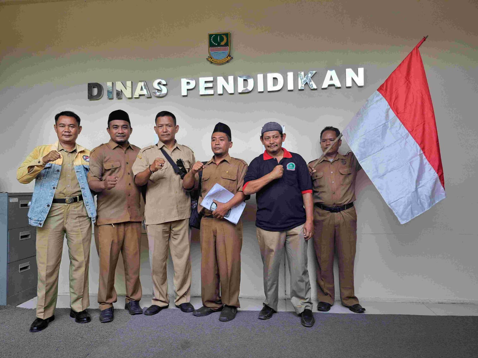 Kepala Dinas Pendidikan Kabupaten Bekasi Menanggapi Aksi Demonstrasi Tunggal Guru Korban Rekayasa Data