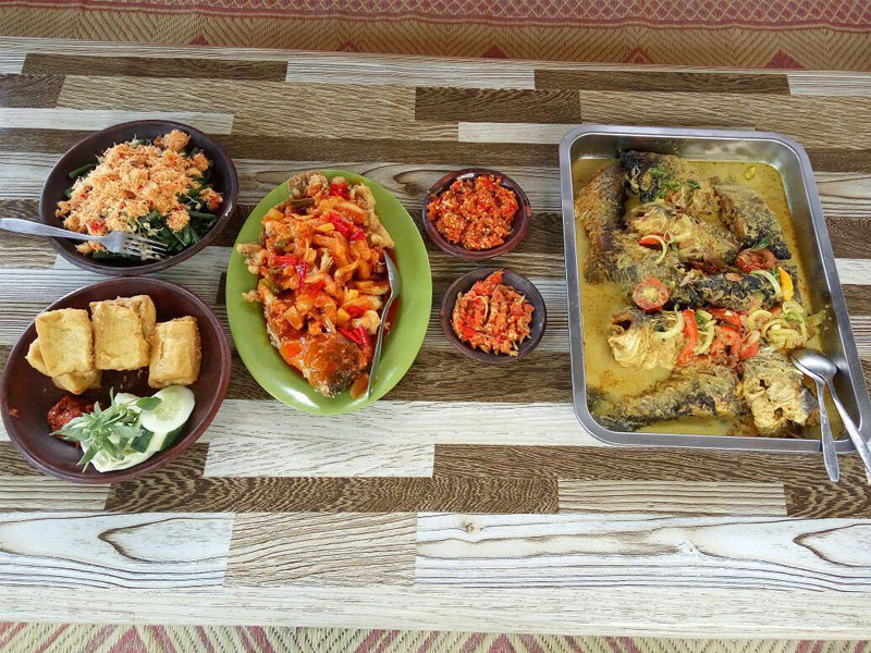 Rumah Makan Apung “Citra Alam”