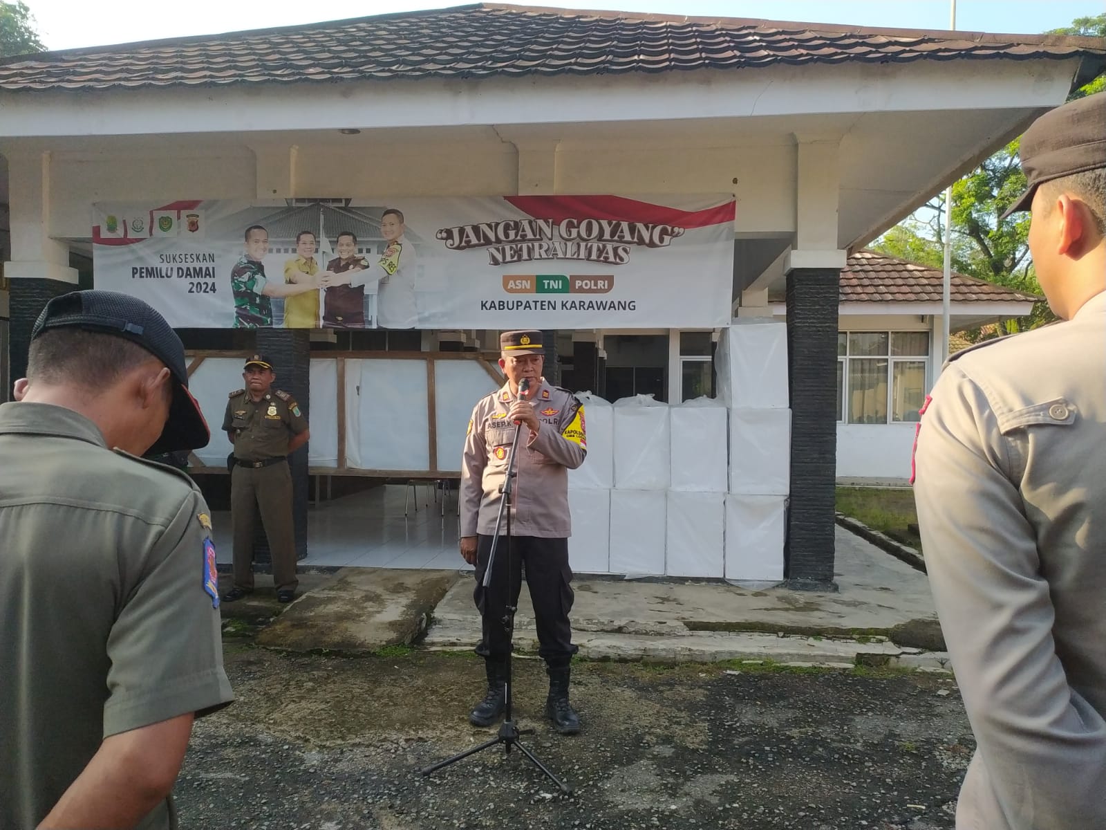 Polres Karawang, Kapolsek dan Danramil Pimpin Pam TNI-Polri, Rapat Pleno Rekapitulasi Perolehan Suara