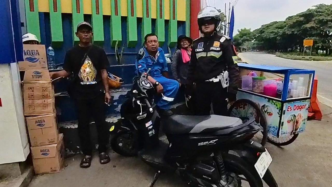 Satlantas Polres Karawang Edukasi Masyarakat, Lewat Patroli Humanis
