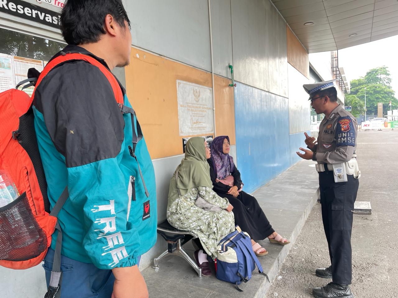 Satlantas Polres Karawang Sosialisasikan Keselamatan Berkendara Kepada Masyarakat
