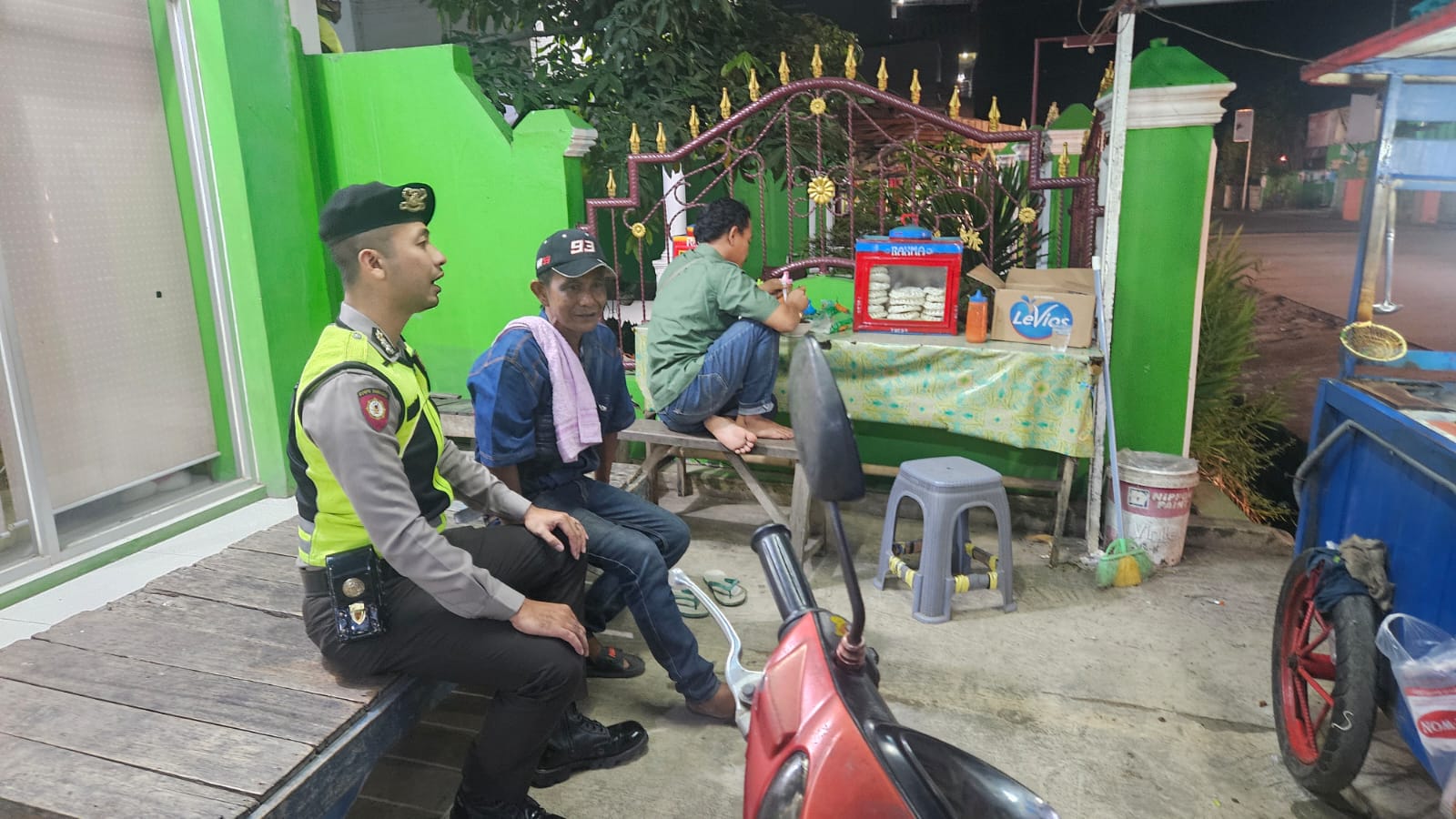 Anggota Sat Samapta Polres Karawang Laksanakan Patroli Perintis Presisi serta Sambangi Masyarakat 
