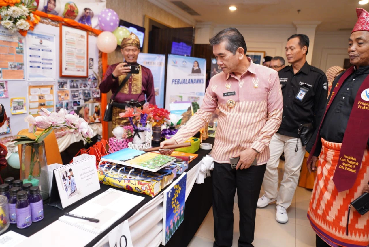 Pj Wali Kota Pontianak Dorong Guru Tingkatkan Profesionalisme dan Kompetensinya