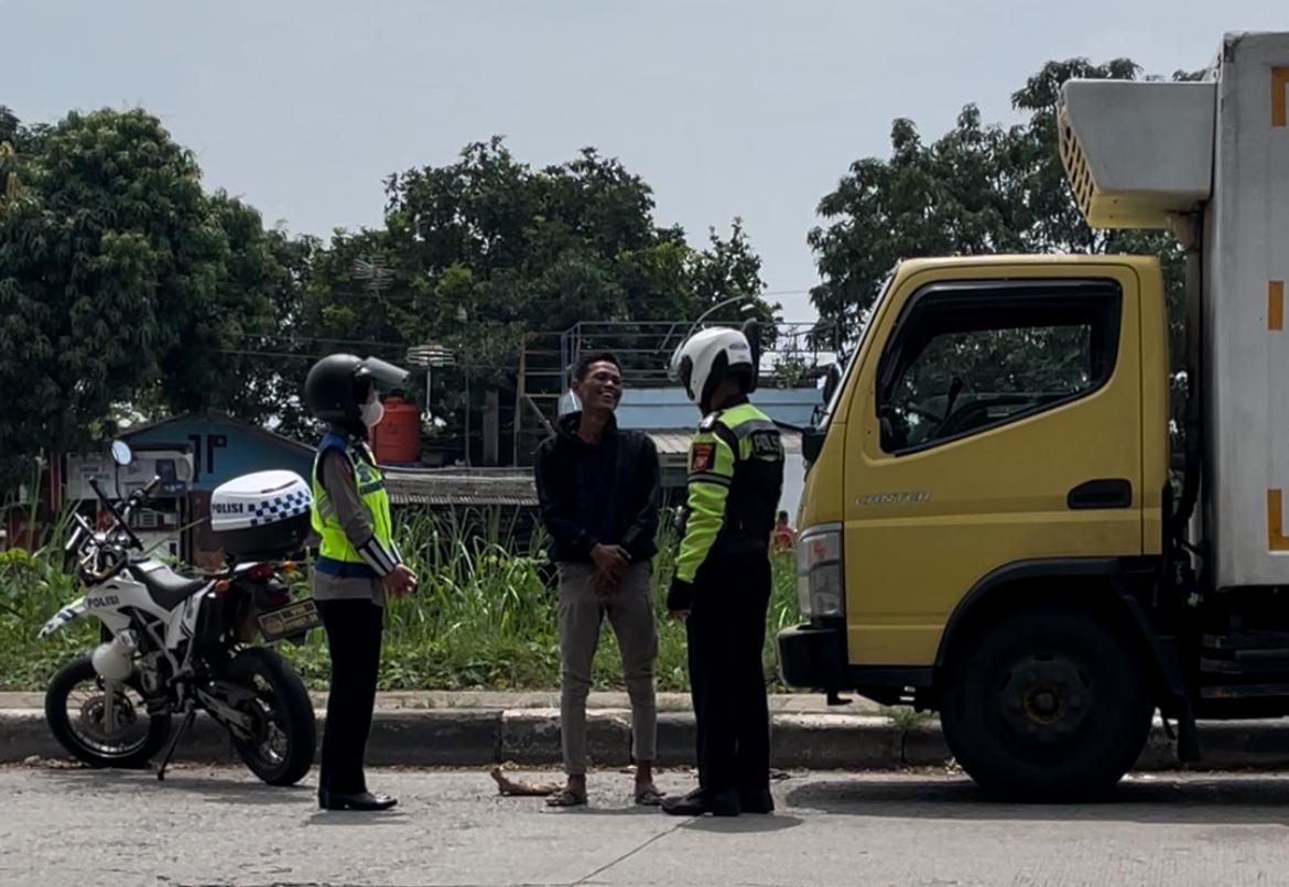 Satlantas Polres Karawang Menggelar Patroli Humanis saat Arus Balik Lebaran
