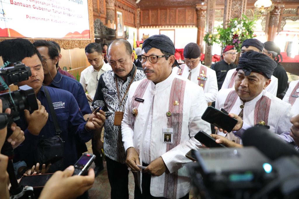 Salurkan Bankeu Rp119,4 Miliar kepada Pemkab Jepara, Nana : Penggunaannya Harus Tepat Sasaran dan Waktu