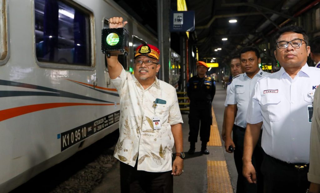 Usai Lepas 3.145 Pemudik Balik Rantau dengan Bus, Pemprov Jateng Berangkatkan 320 Orang Pakai KA