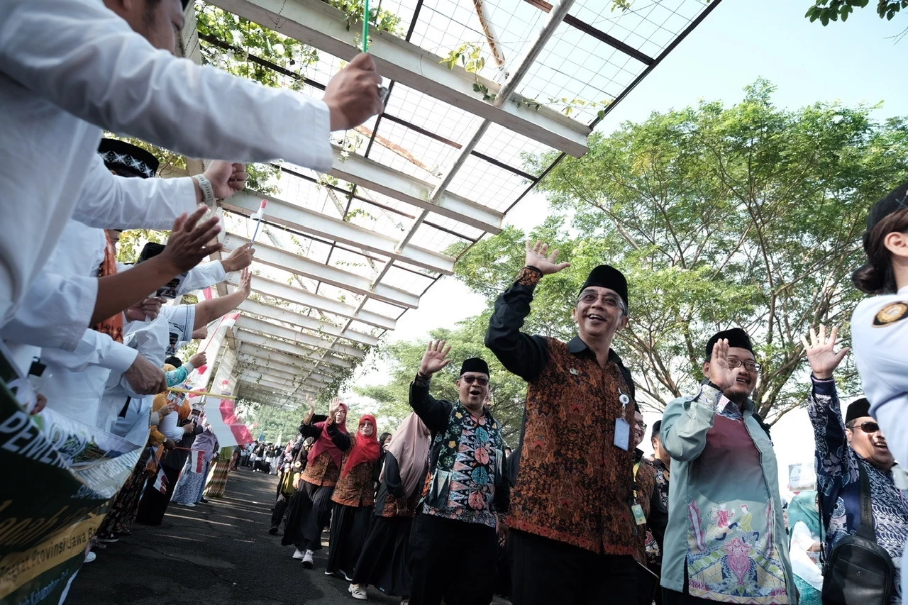 Kontingen Depok Meriahkan Pawai MTQ ke-38 Jabar, Disambut Hangat Tuan Rumah